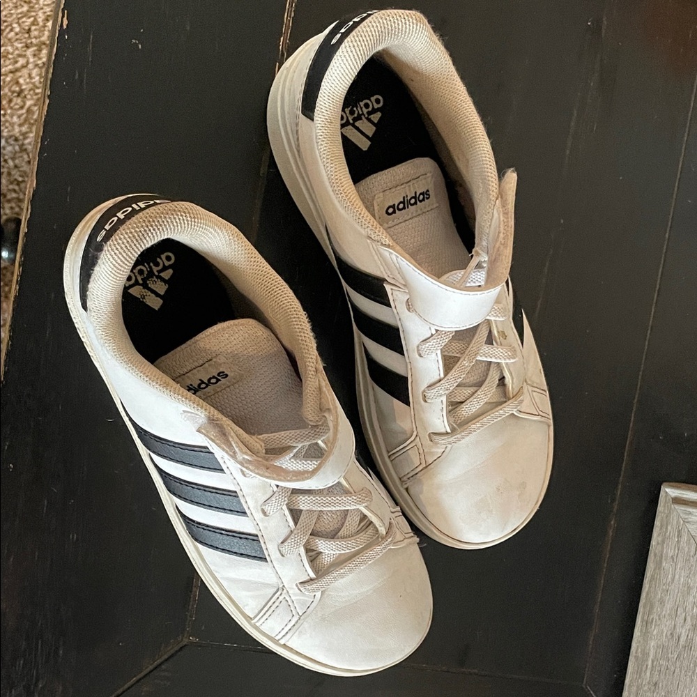 Adidas Kids Sneakers in White and Black